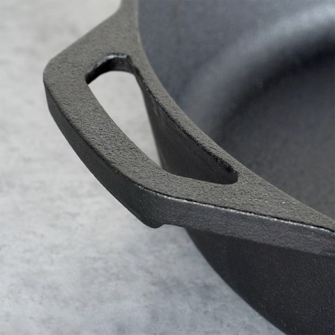 Patelnia żeliwna z silikonową nakładką CAST LINE 30 cm Patelnia żeliwna z silikonową nakładką CAST LINE 30 cm